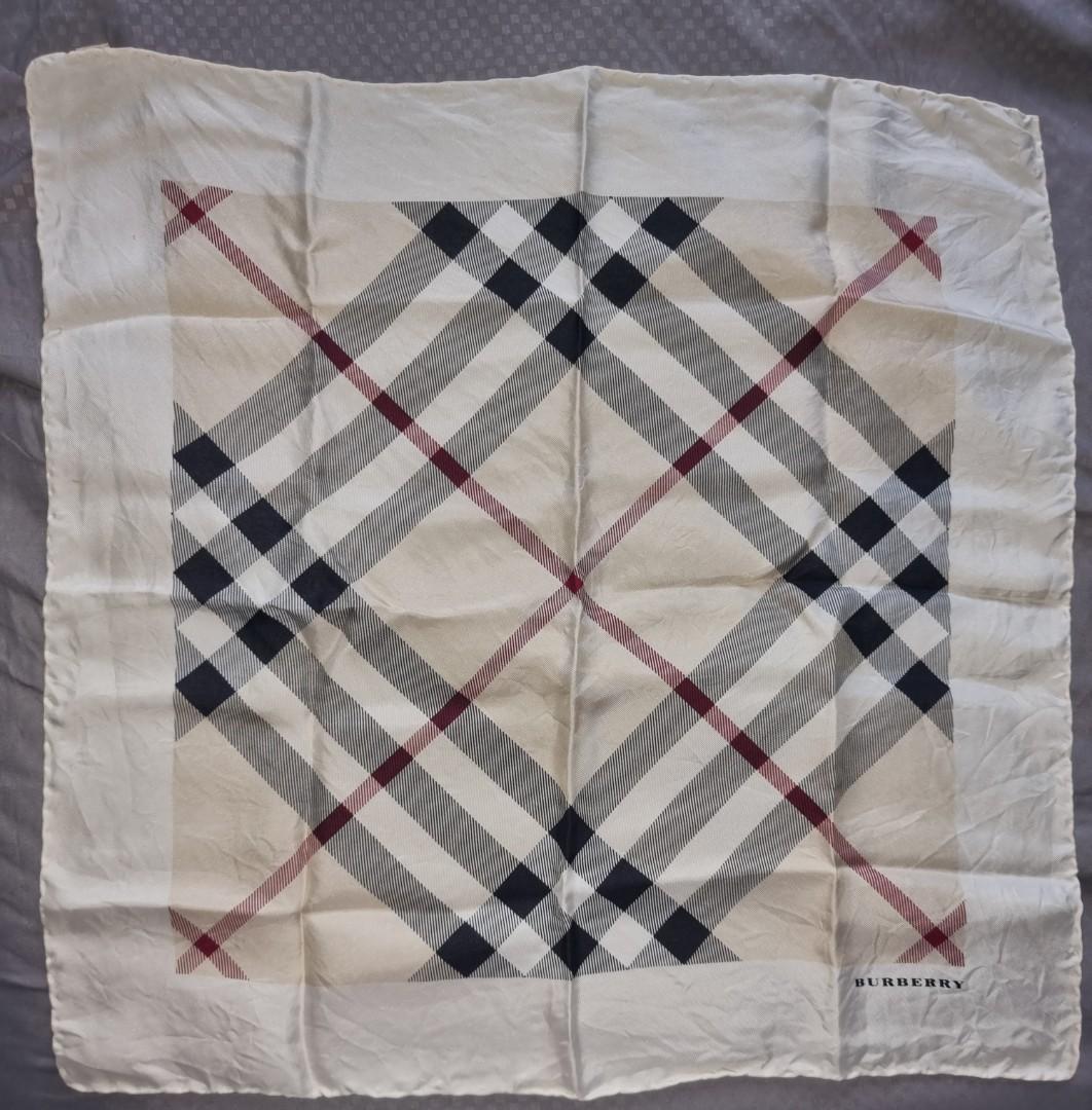 Authentic BURBERRY 100% Silk Square Scarf, Women's Fashion, Watches &  Accessories, Scarves on Carousell