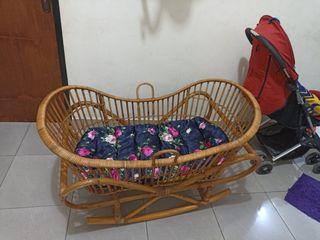 Ayunan bayi rotan