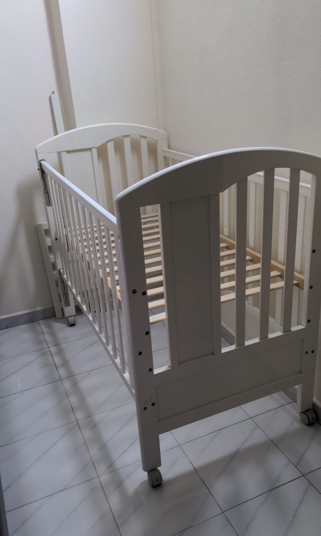 FREE Baby crib arrange your transport, Babies & Kids, Baby Nursery