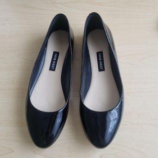 Black ballet flats