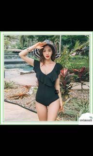 Black swimsuit/ Black bikini