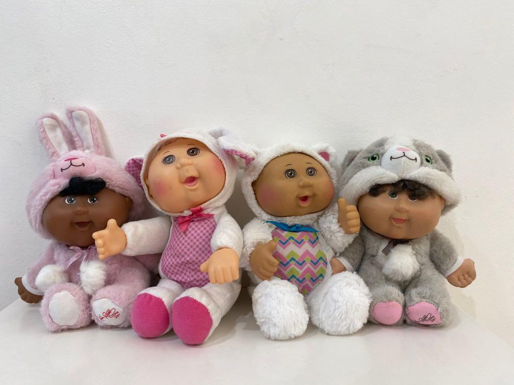 Cabbage patch kids doll (Category: Kids Toys) located in Imus. Submitted by pocketfullofcandies (Listing ID 1150649745, Image 1). Description: Take all for 800. No to breaking the sets pls, they are cute but needs cleaning ☺️.