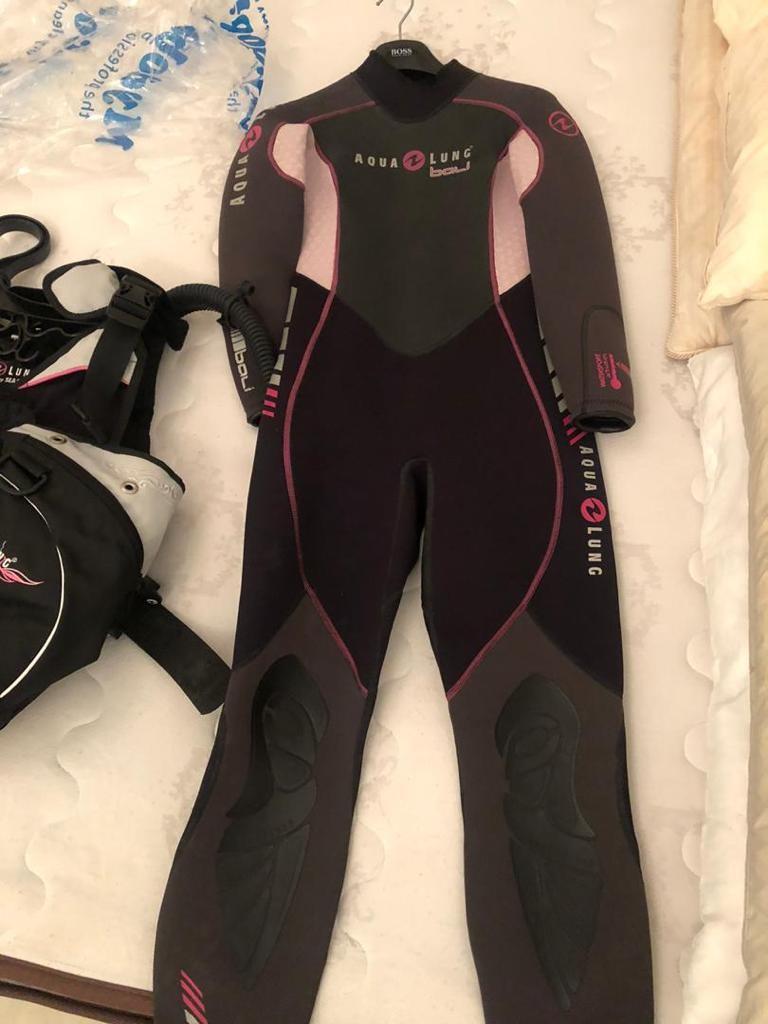 Diving Set (Category: Other Sports Equipment and Supplies) located in Petaling Jaya. Submitted by sukasuki (Listing ID 1150746589, Image 1). Description: Bundle of 1) Aqualung diving wet suit size S 2) Aqualung BCD Size S 3) Aqualung travel handluggage. All prestine condition. Less than 10 dives . Please note that it is best to do cod rather than mailing this item. But if u prefer to use postal service, kindly add the postage amount to the cost o