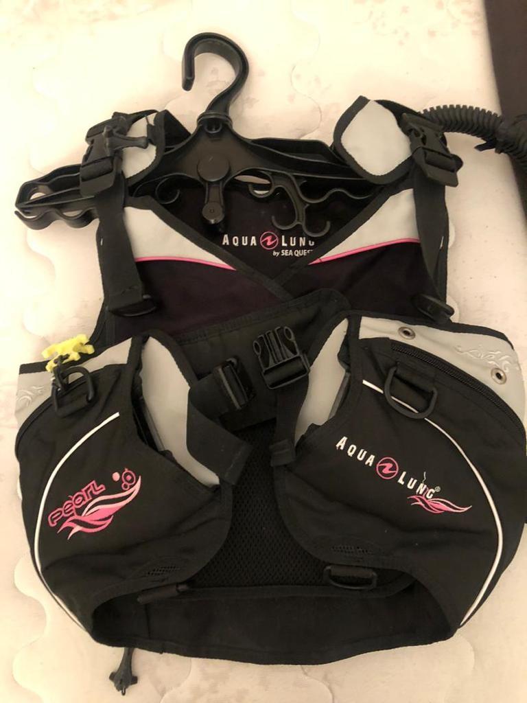 Diving Set (Category: Other Sports Equipment and Supplies) located in Petaling Jaya. Submitted by sukasuki (Listing ID 1150746589, Image 3). Description: Bundle of 1) Aqualung diving wet suit size S 2) Aqualung BCD Size S 3) Aqualung travel handluggage. All prestine condition. Less than 10 dives . Please note that it is best to do cod rather than mailing this item. But if u prefer to use postal service, kindly add the postage amount to the cost o