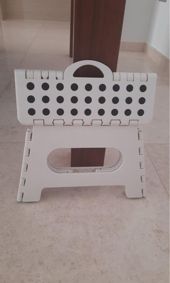 Foldable step (Category: Ladders & Steps) located in Singapore. Submitted by silvercorniche (Listing ID 1150748751, Image 2). Description: .