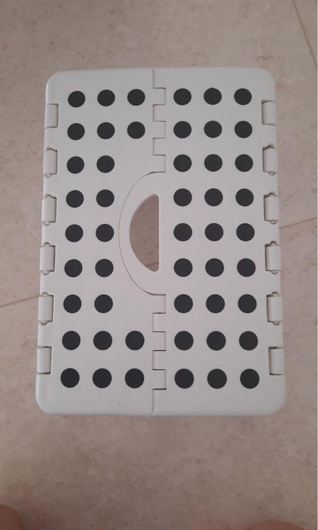 Foldable step (Category: Ladders & Steps) located in Singapore. Submitted by silvercorniche (Listing ID 1150748751, Image 3). Description: .