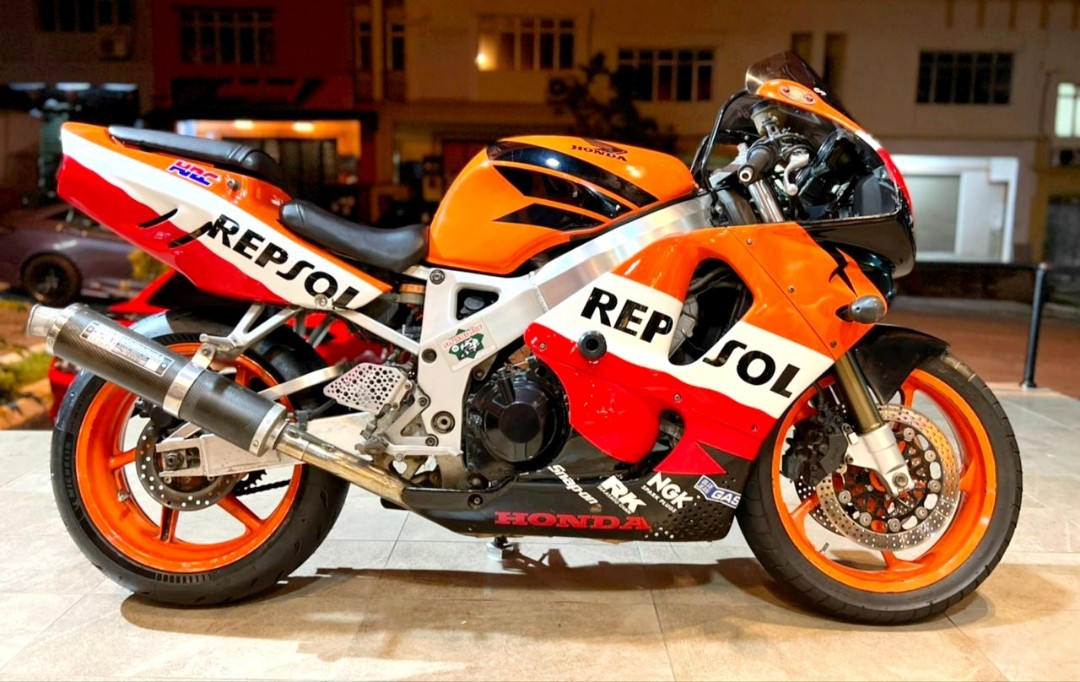 Honda CBR 900RR Repsol Fireblade 919 900 sc28 Motorbikes on Carousell