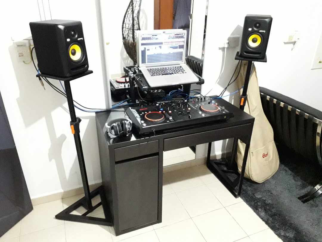 Krk Rokit 5, Macbook, M-audio and Dj Controller (no power), Audio