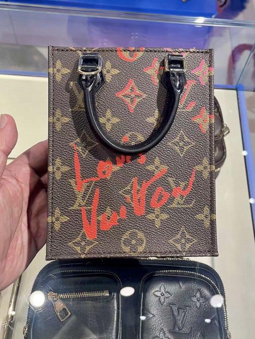 Louis Vuitton Fall in Love Petit Sac Plat