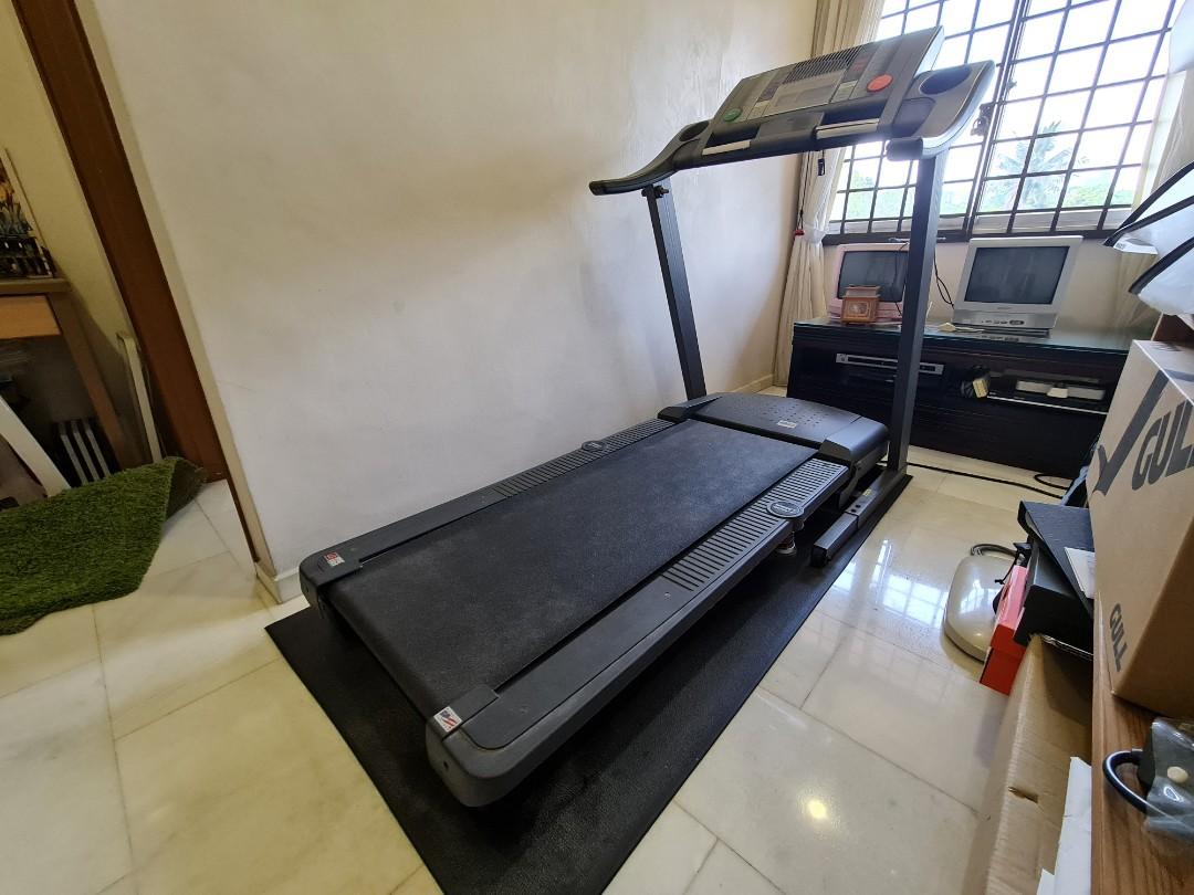 Schepsel Koor hartstochtelijk Proform 750 Treadmill (Made in USA 🇺🇸 ), Sports Equipment, Exercise &  Fitness, Cardio & Fitness Machines on Carousell