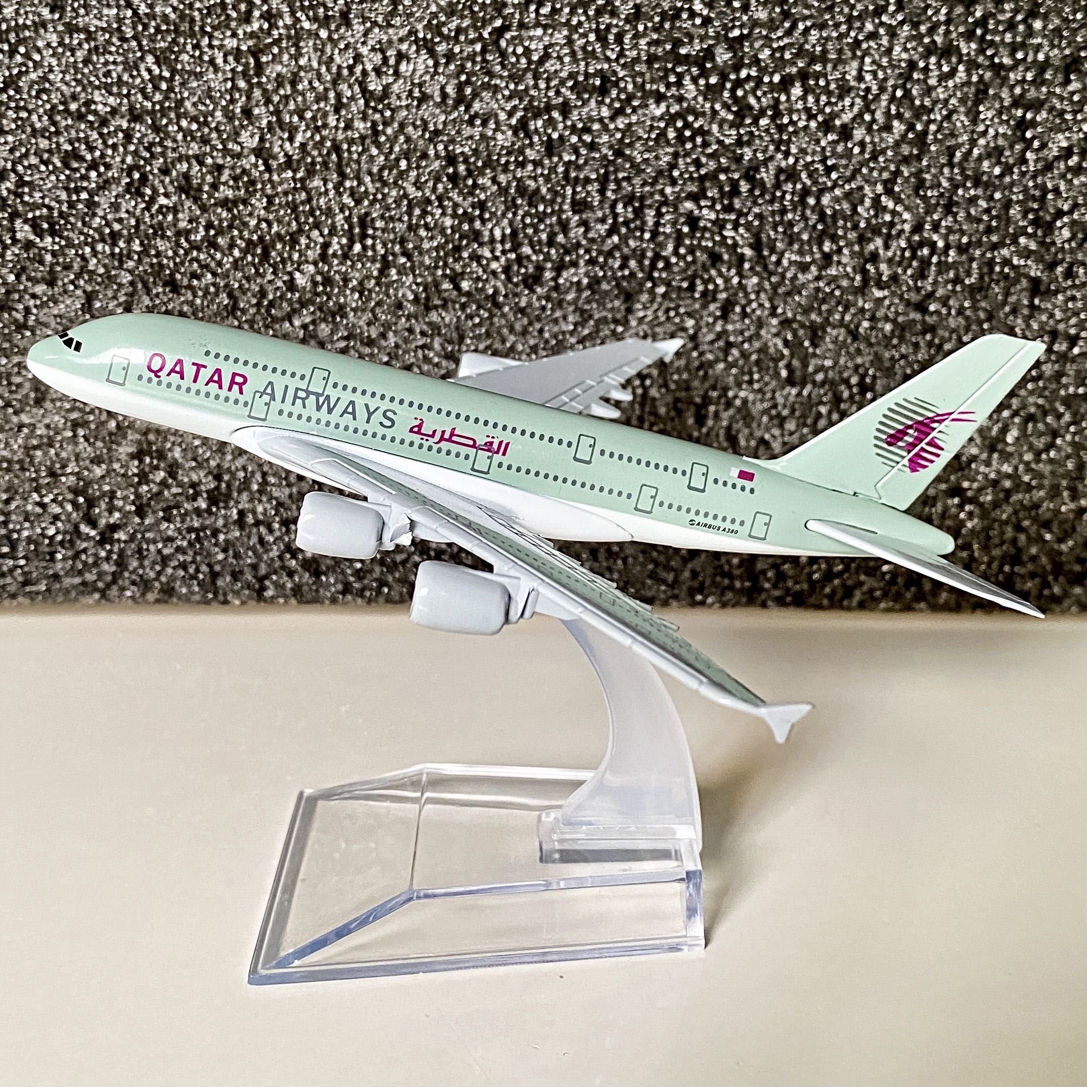 Qatar Airways Airbus A380800 16cm airplane model, Hobbies & Toys, Toys