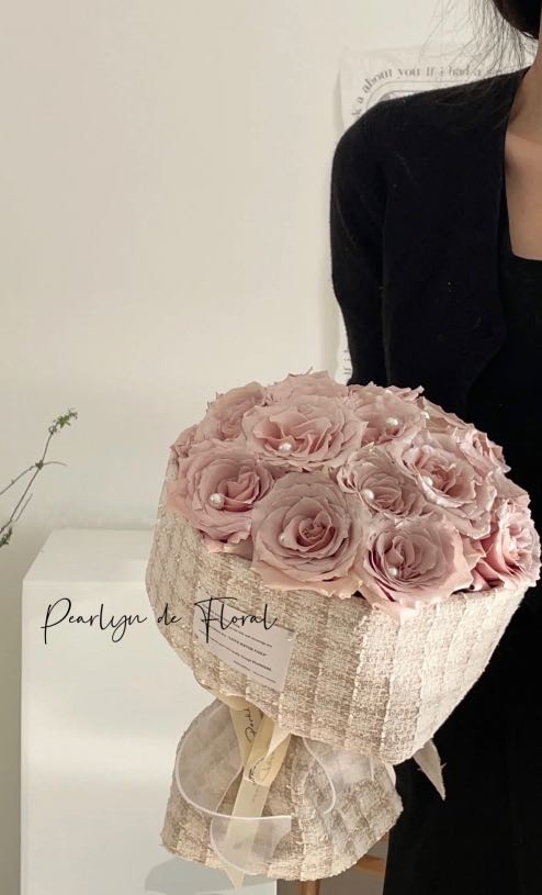 Roses Bouquet with Chanel fabric, Quicksand roses bouquet, Birthday  bouquet, Fresh flower bouquet