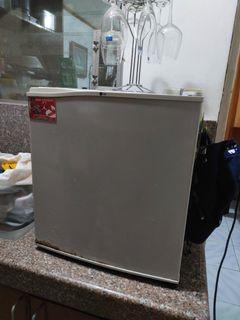 Rush sale! LG Mini Refrigerator good for sala and bedroom. Malakas lumamig! No issue