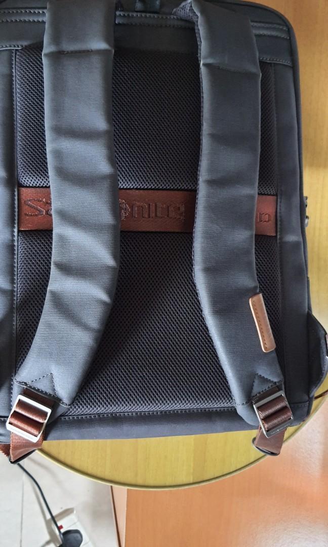 Samsonite RED （分類：背包）位於 Hong Kong。 由 stopexchange 提交（商品編號 1150697331，圖片 3）。簡介： 用唔夠十次,長時間閑置，好新淨冇花，冇老化，冇走線冇任何問題，可以放到14至15吋 手提電腦 gaming laptop 唔太大都可以。。