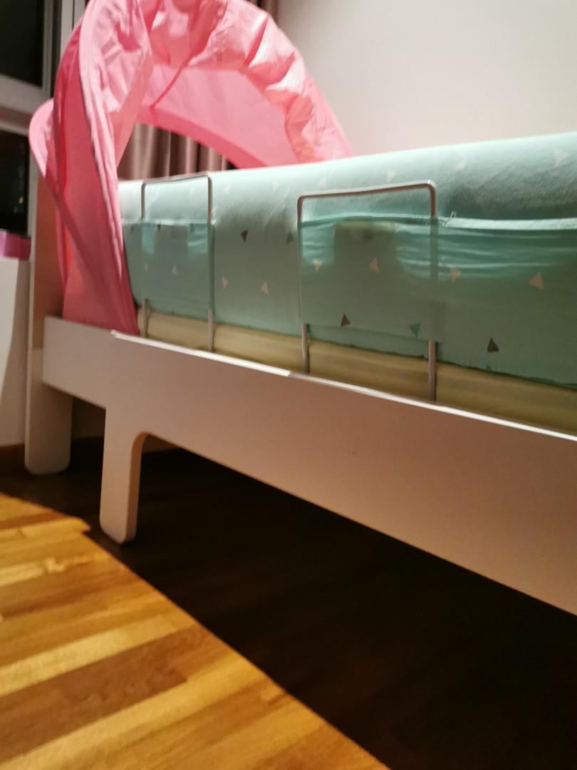 Slakt extendable toddler bed frame with mattress and mattress protector