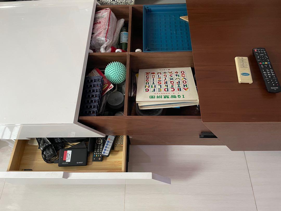 Solid Coffee Table (Category: TV Consoles) located in Singapore. Submitted by victorkctan (Listing ID 1150652138, Image 2). Description: Solid coffee table for sale. Dimension: length:170cm;width:70cm;height:40cm. With drawers (see photo). .