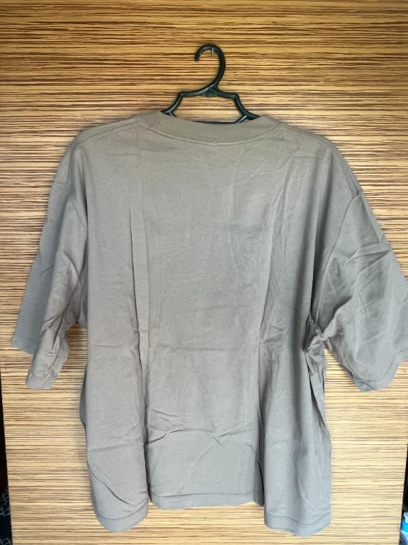 Uniqlo Oversized Shirt (Light brown/tan) (Category: Tshirts & Polo Shirts ) located in Paranaque City. Submitted by rasmercado (Listing ID 1150644344, Image 3). Description: SKU: 274 Quality: 9/10 Color: Light brown/tan Size on Tag: XXL (26" W x 27" L) ❌ NO COD ❌ Payment first before ship out. Method of payment accepted: BDO / BPI / GCash ONLY RFS: Closet clean-out Ships out only on weekends.