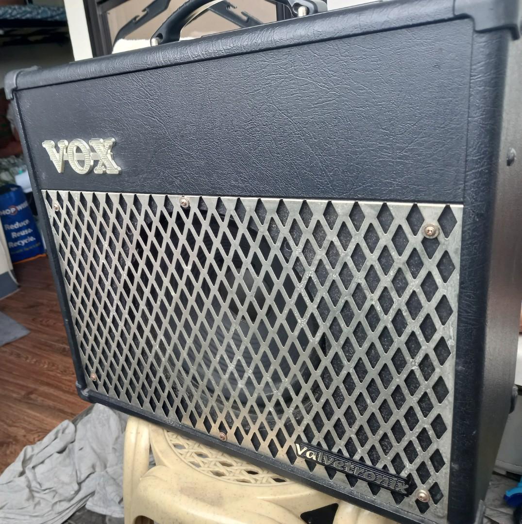 VOX Valvetronix VT30 Guitar Combo Amp - 器材