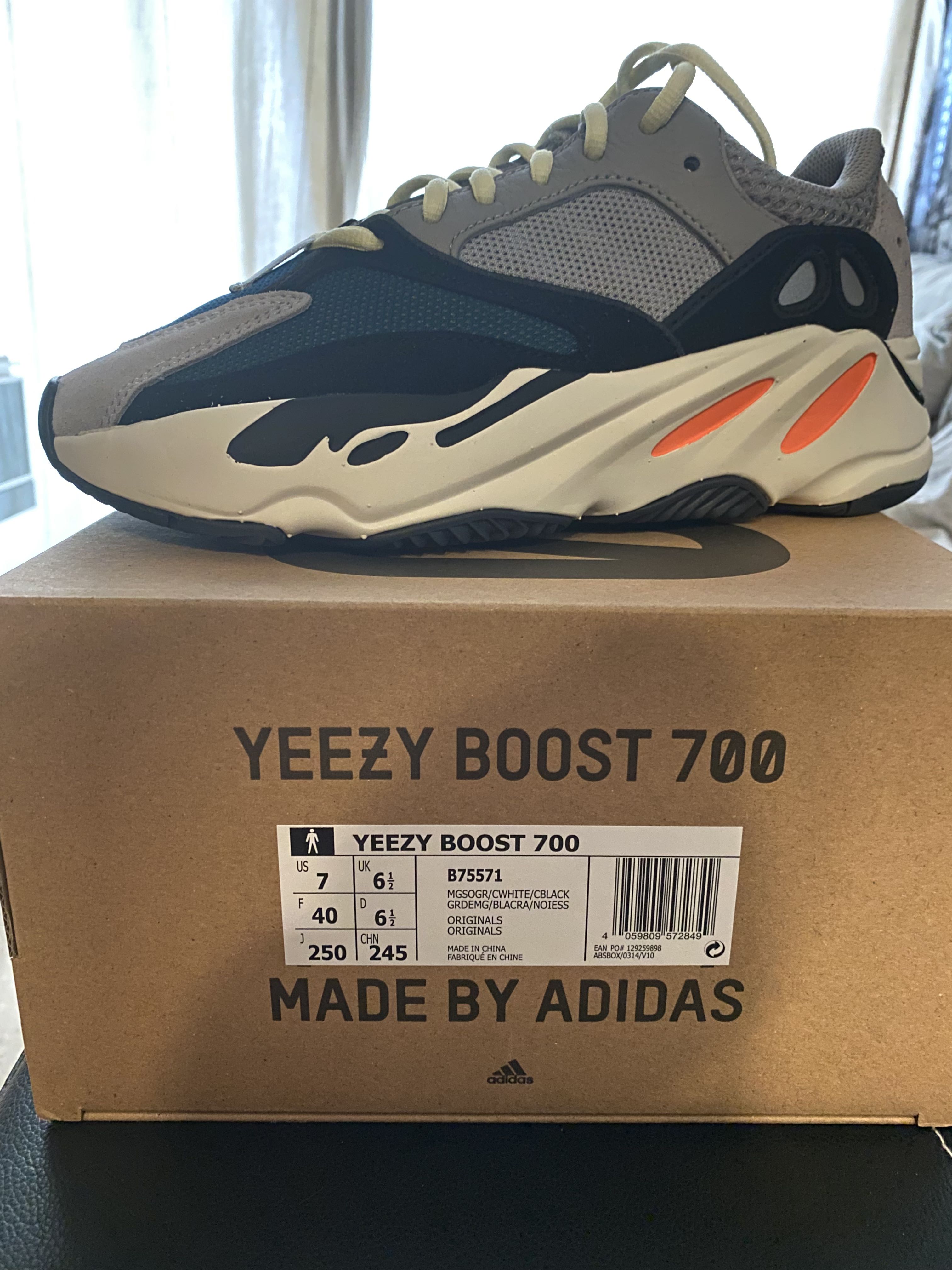 UK6.5/US7] Yeezy 700 waverunner, Men's 