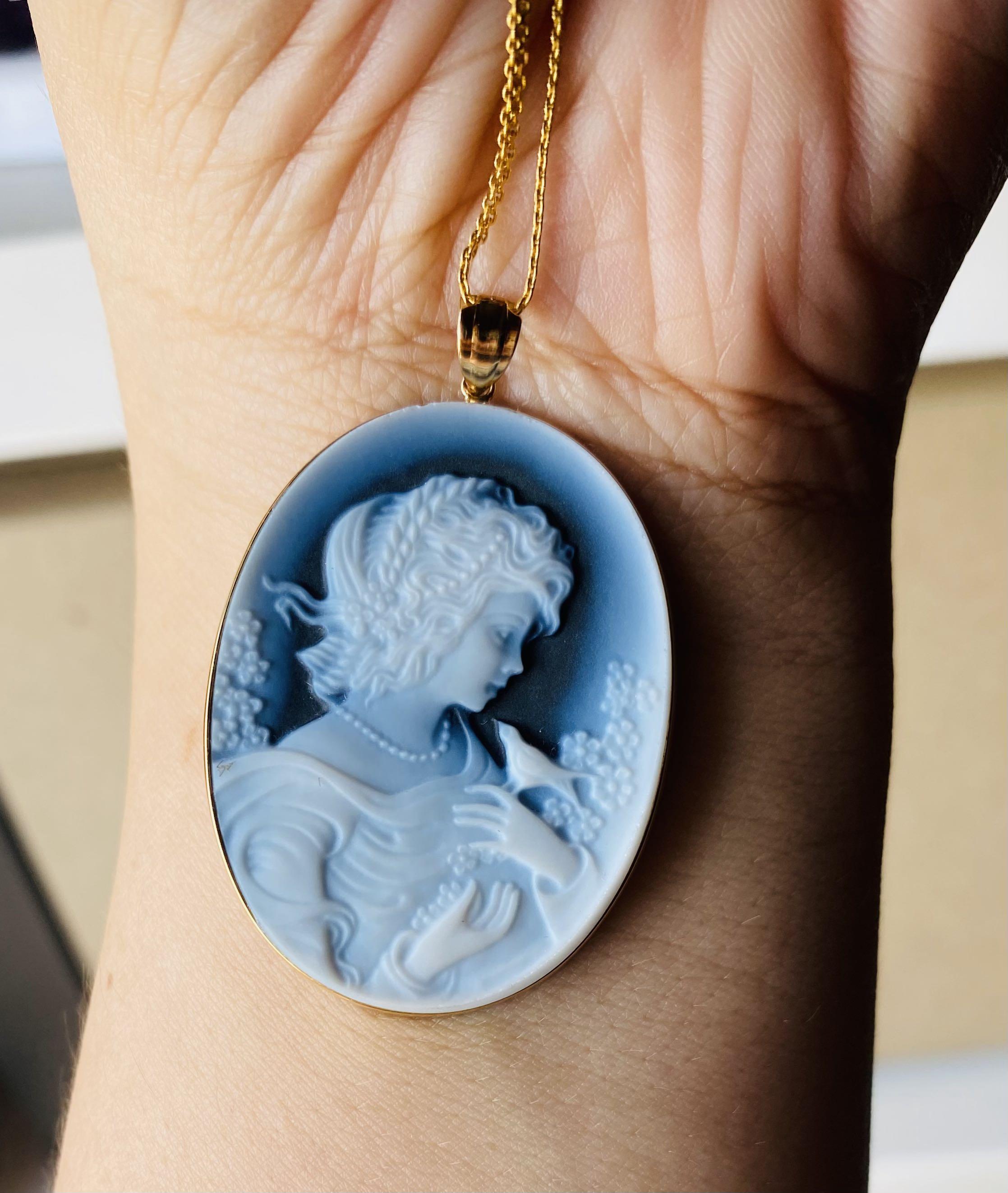 Agate Cameo Pendat (Category: Necklaces) located in Batangas. Submitted by jacwell (Listing ID 1150918814, Image 1). Description: 🔥Agate Cameo pendant (black / white)🔥 ✅ brandnew ✅ 💯original ✅ 18k gold hardware ✅ bought in Japan with certificate ✅ 40x30mm .