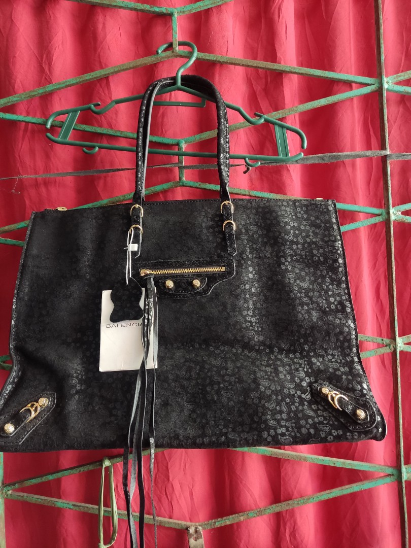 USED Balenciaga Black Calfskin Leather Papier Ledger Zip Around Bag  AUTHENTIC  eBay