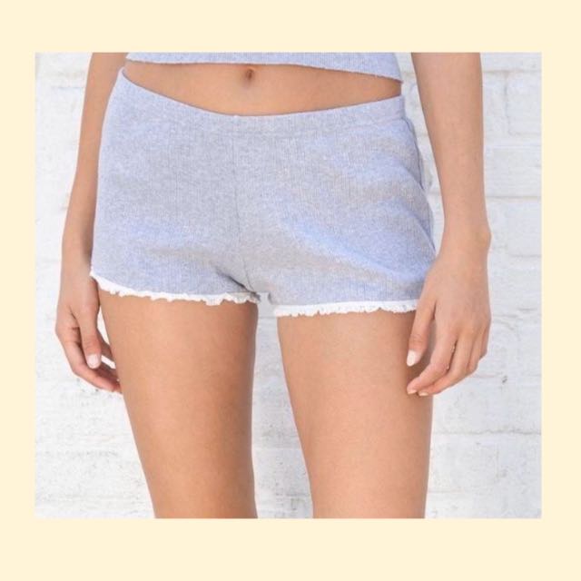 Brandy Melville Emery Lace Shorts in Heather Grey with Lace, Women's  Fashion, Bottoms, Shorts on Carousell
