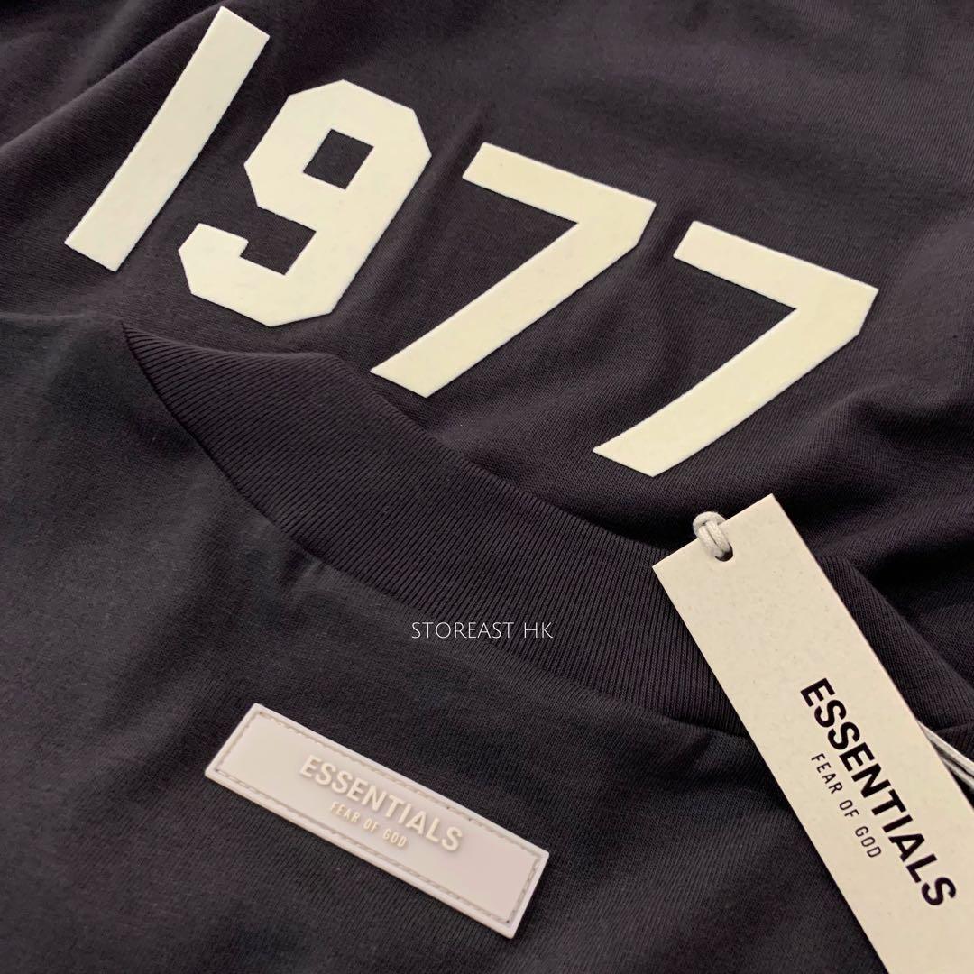 Fear Of God Essentials 1977 Tee Iron Black Anson Lo 著用, 男裝