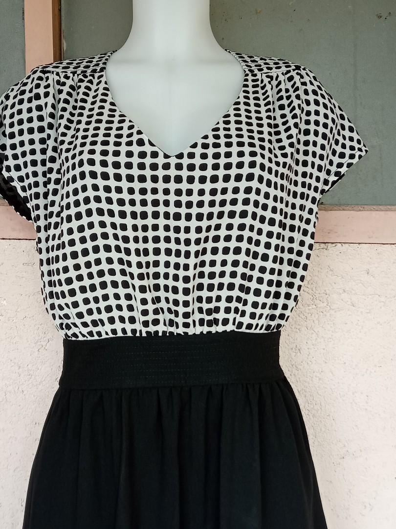 Mango Little Dress (Category: Dresses) located in Quezon City. Submitted by 2ndchancer (Listing ID 1150935569, Image 1). Description: Mango Little Dress fits small see photos for measurements.