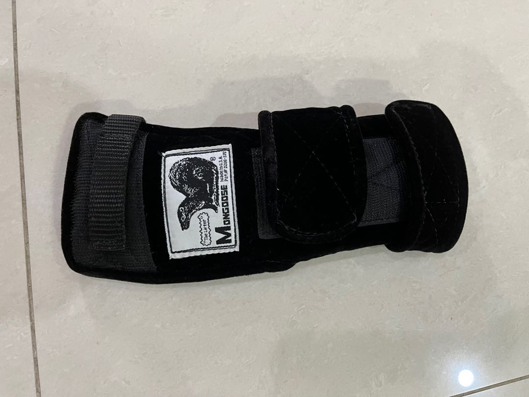 Mongoose ‘The Lifter’ bowling hand guard, Sports Equipment, Other
