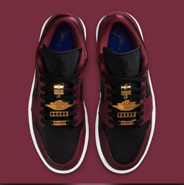 Womens outlet maroon jordans