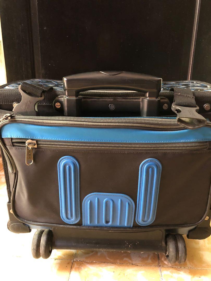 School bag (Category: Backpacks) located in Makati City. Submitted by _skull_ (Listing ID 1150861119, Image 3). Description: Hawk Bag “Sparky” - stroller -can fit 12 textbooks, 8 notebooks and long folders - with bag cover attached - with 4 compartments .