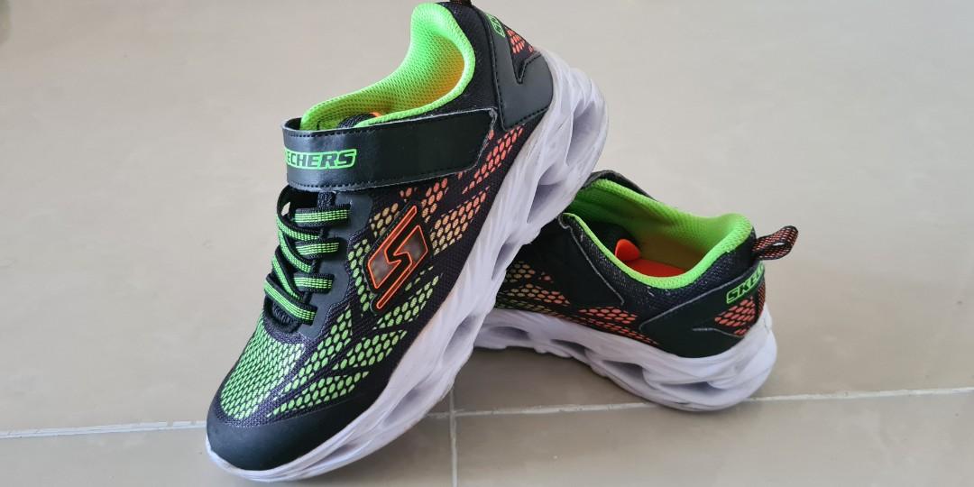 Sketchers size Eur 35