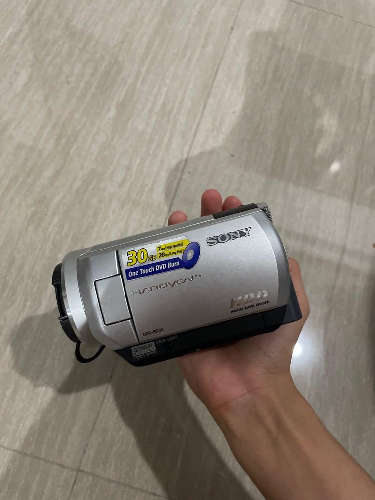 Sony handycam DCR-SR30 (Category: Cameras) located in Tiwi. Submitted by prelovedbymaeish (Listing ID 1150959002, Image 2). Description: Needs new battery and the issue is that the screen won’t touch anymore pero gumagana pa naman .