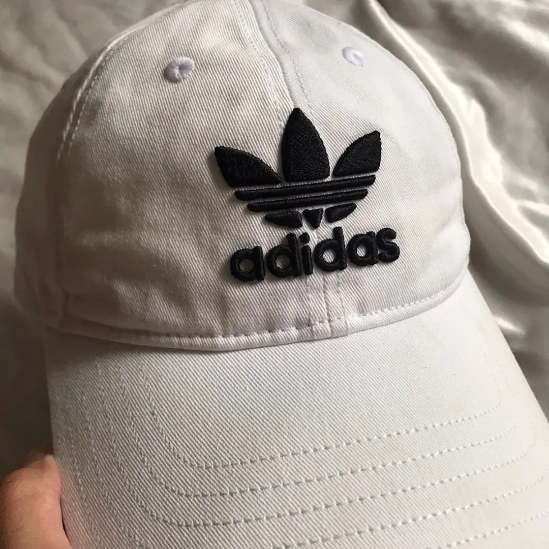 Foto topi adidas warna putih discount