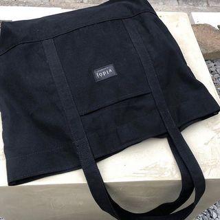 Totebag Hitam/Tote Bag Black by Vidoj #dijaksel #makingthebest #lebihnyaman #mauindomaret #lemarirapi #mauovo #awal2021 #women2021 #sepatudicari #brandsale #localbrand
