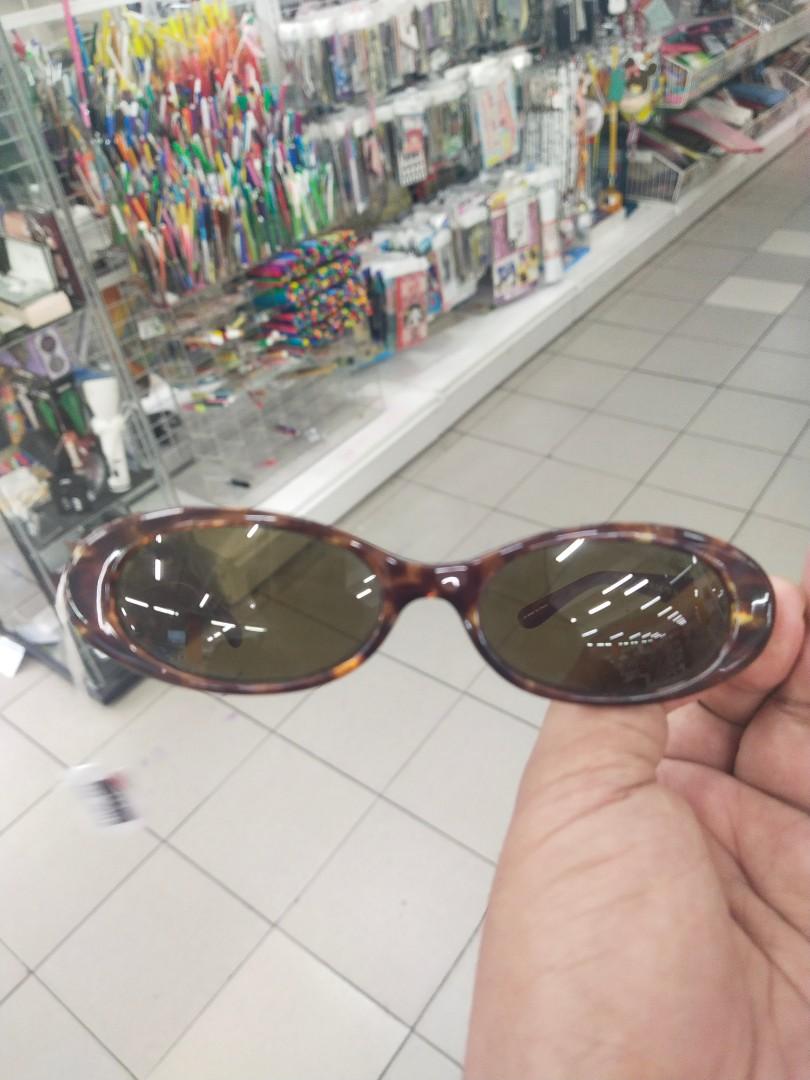 Vintage women s Guess sunglasses