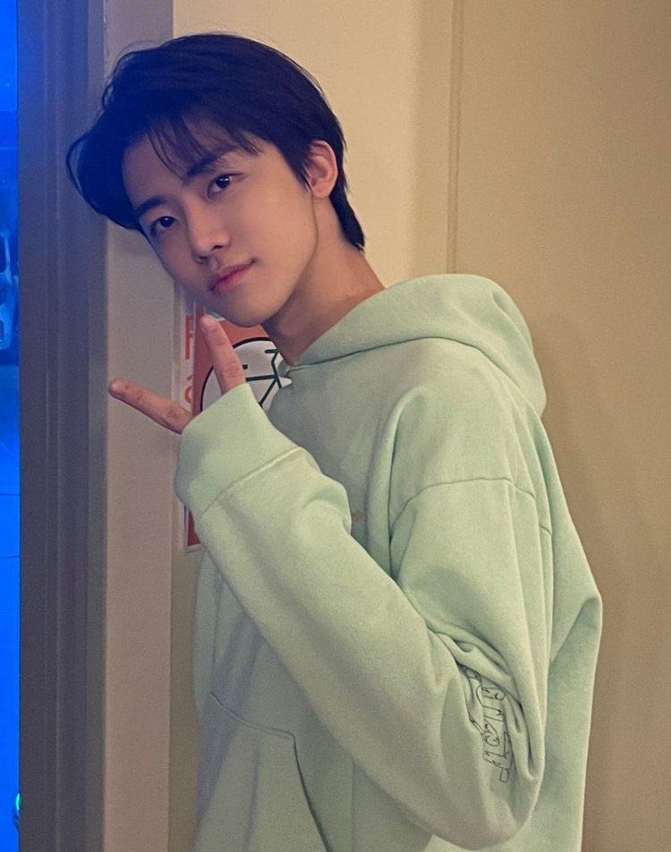 Jaemin white hoodie new arrivals