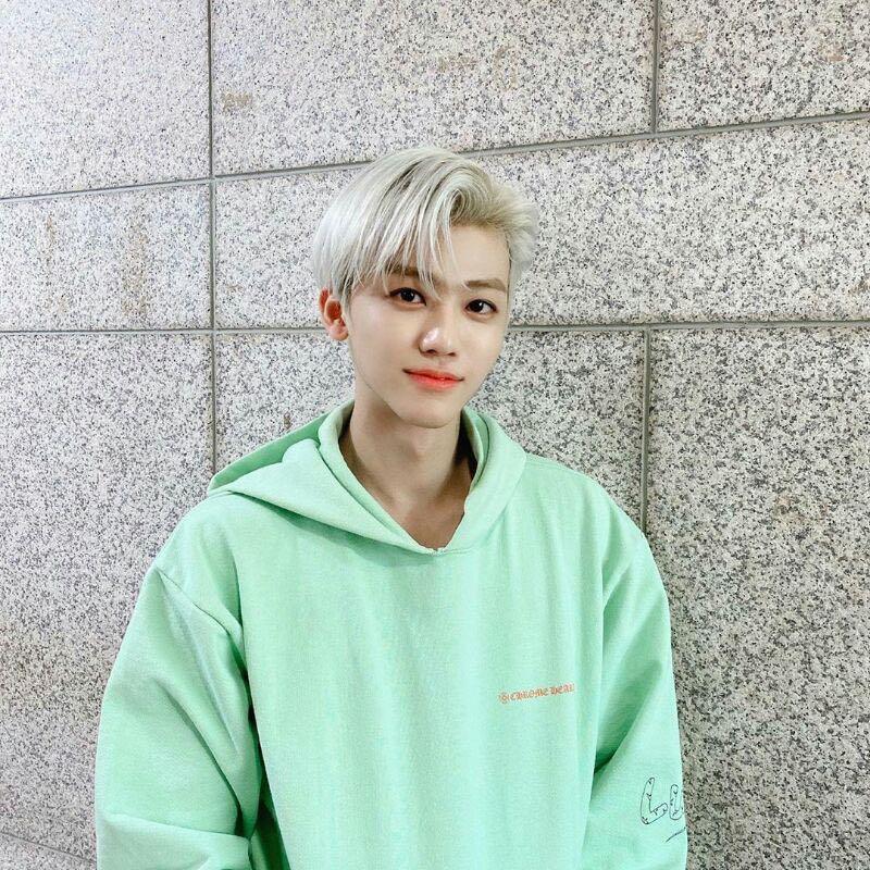 Jaemin white hoodie new arrivals
