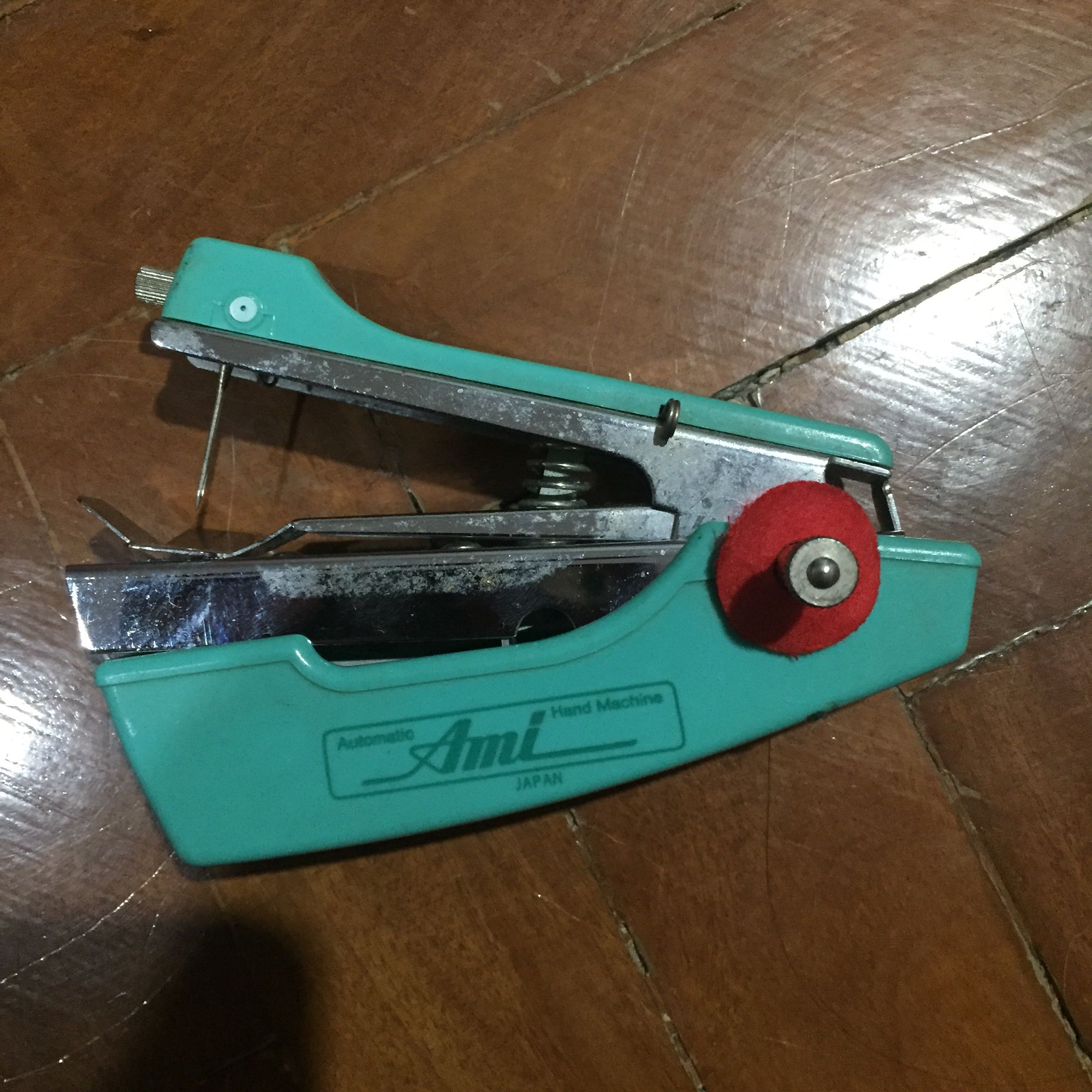 Ami Hand Sewing Machine AS IS Japan Surplus, Hobbies & Toys, Stationary & Craft, Handmade Craft