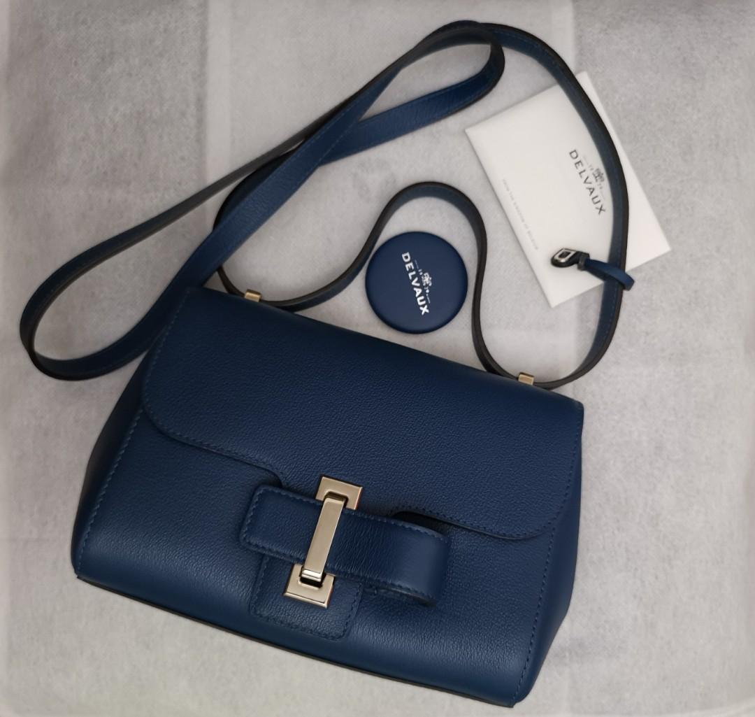 Delvaux shoulder bag store