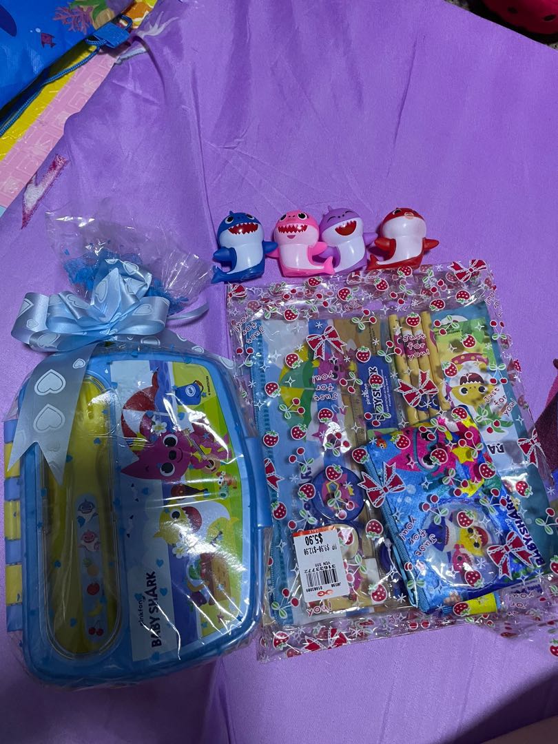 Baby shark Stationery Set wallet,lunch box and 4 baby shark toy all 10