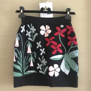 ‼️Original price $13800‼️Chanel stylish and easy-to-match cashmere pencil skirt with CC logo floral pattern64247024285058110