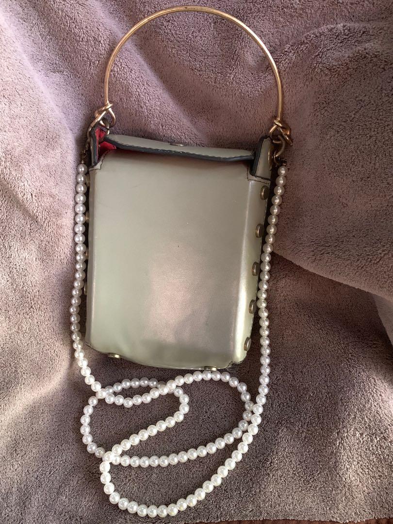 Fashion sling bag (Category: Luxury Bags & Wallets) located in Tuguegarao City. Submitted by fierceriver_7adc50 (Listing ID 1151099516, Image 1). Description: Ukay source Fix price No issue Box type bag.
