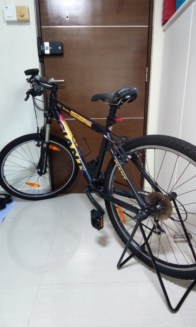 GIANT XTC mountain bike with RockShox 