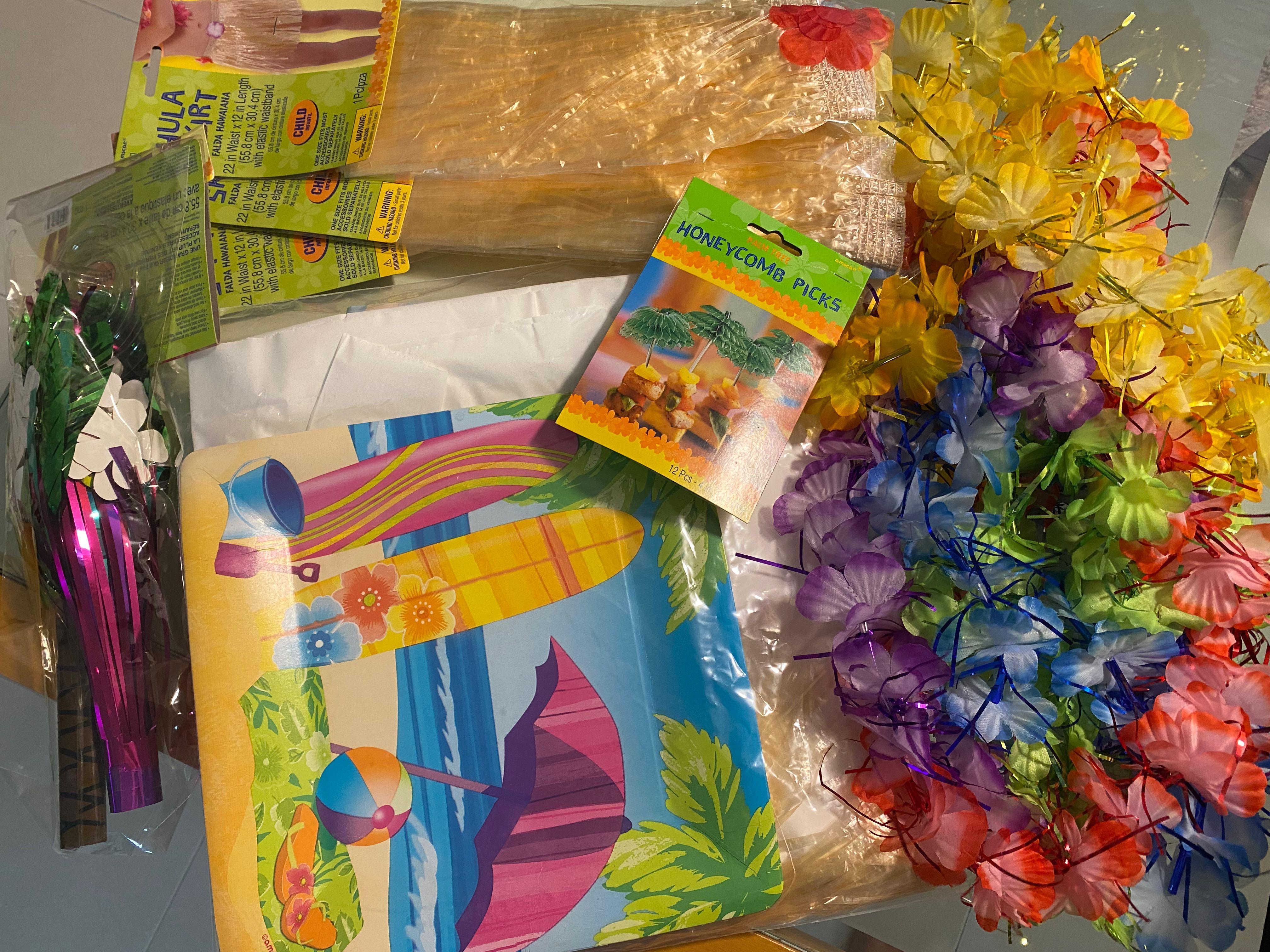 Hawaiian luau party set, Hobbies & Toys, Stationery & Craft, Occasions