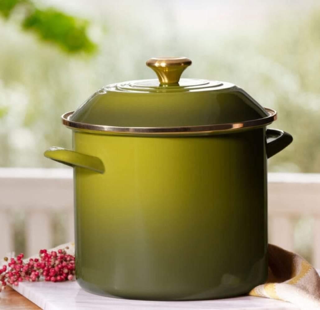 Le creuset 10 qt/9.5 liter Enameled stock pot, Furniture & Home Living, Kitchenware & Tableware, Cookware & on Carousell