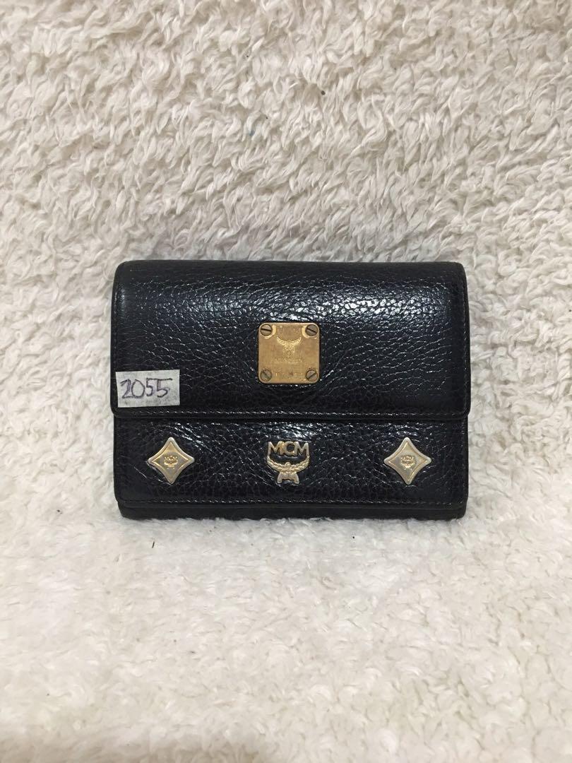 Mcm trifold wallet (Category: Luxury Bags & Wallets) located in Cainta. Submitted by janilen (Listing ID 1151111298, Image 1). Description: 12cmx9cm Turnable screw With heatpress logo marking .
