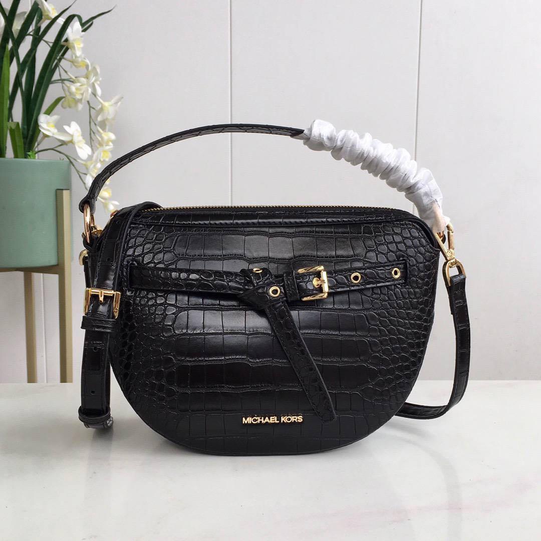 Michael Kors Emilia Saddle Halfmoon Saddle Bag, Women's Fashion, Bags &  Wallets, Purses & Pouches on Carousell