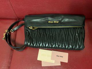 Miumiu斜背包