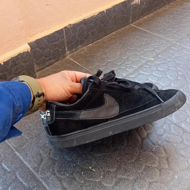 Nike blazer low X cdg, Fesyen Pria, Sepatu , Sneakers di Carousell